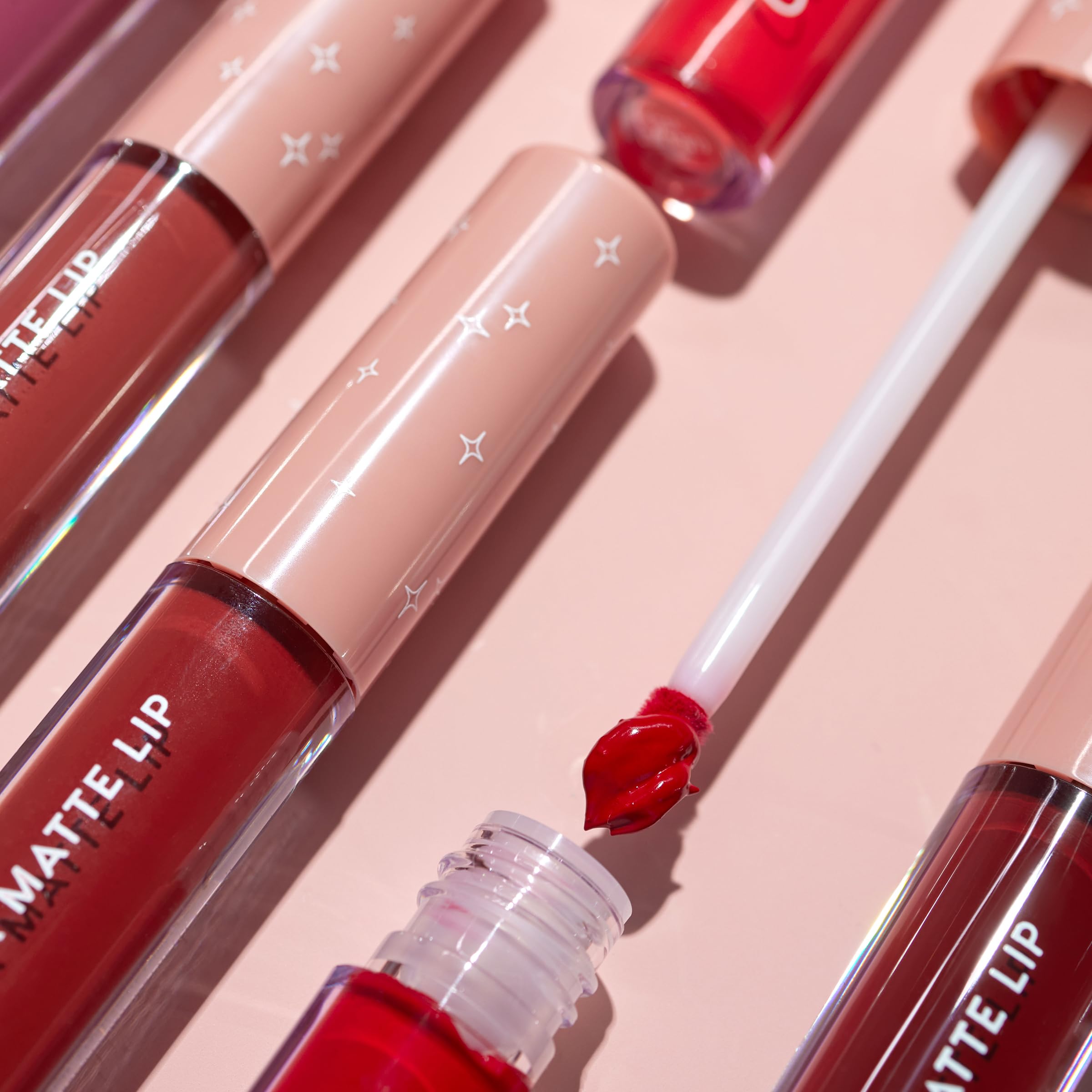 ColourPop Currant Mood – fini mat durable sans craquelures.