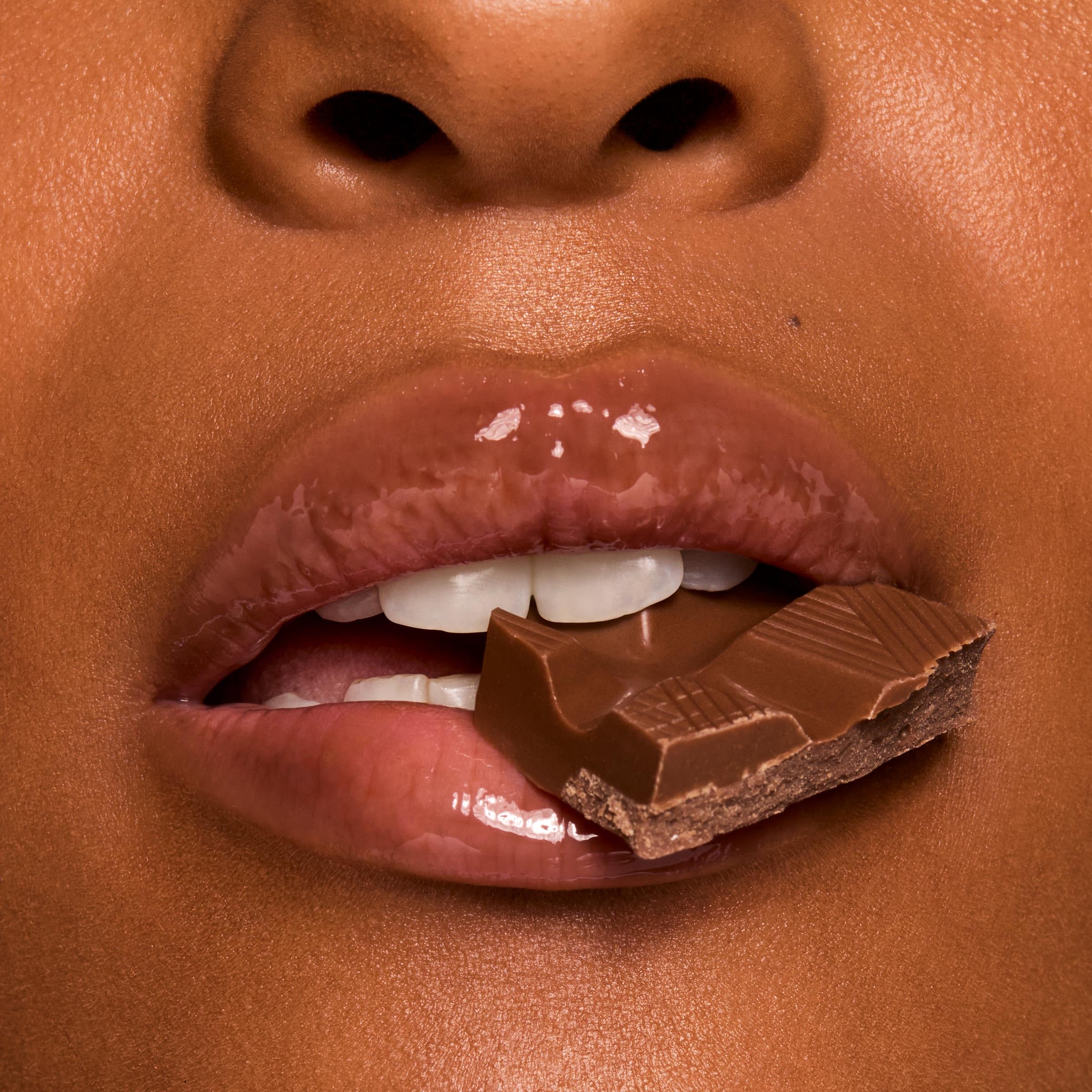 ColourPop Fresh Kiss beurre de karité et acide hyaluronique pour hydrater durablement.
