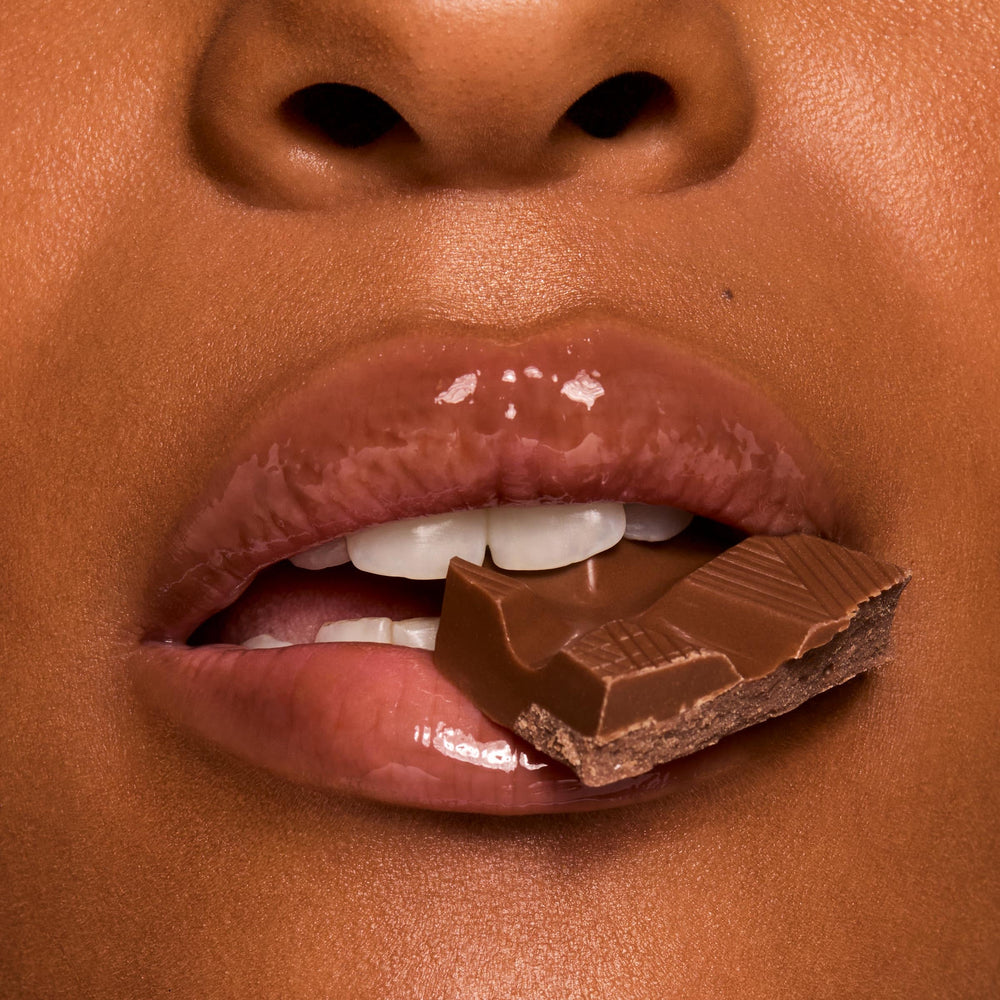 ColourPop Fresh Kiss beurre de karité et acide hyaluronique pour hydrater durablement.