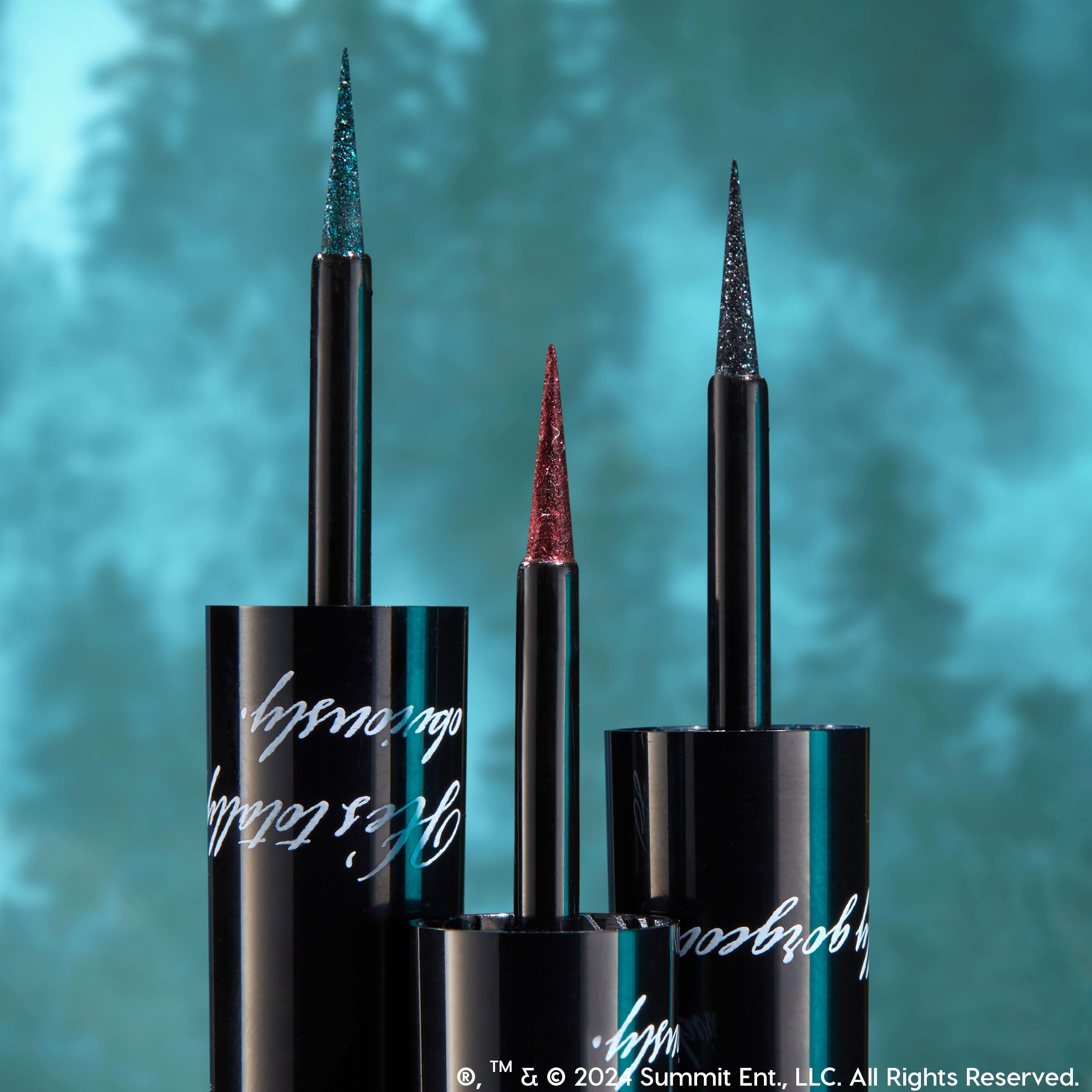 ColourPop Graphix Ink Liner Vampire — usage quotidien pour un liner audacieux.