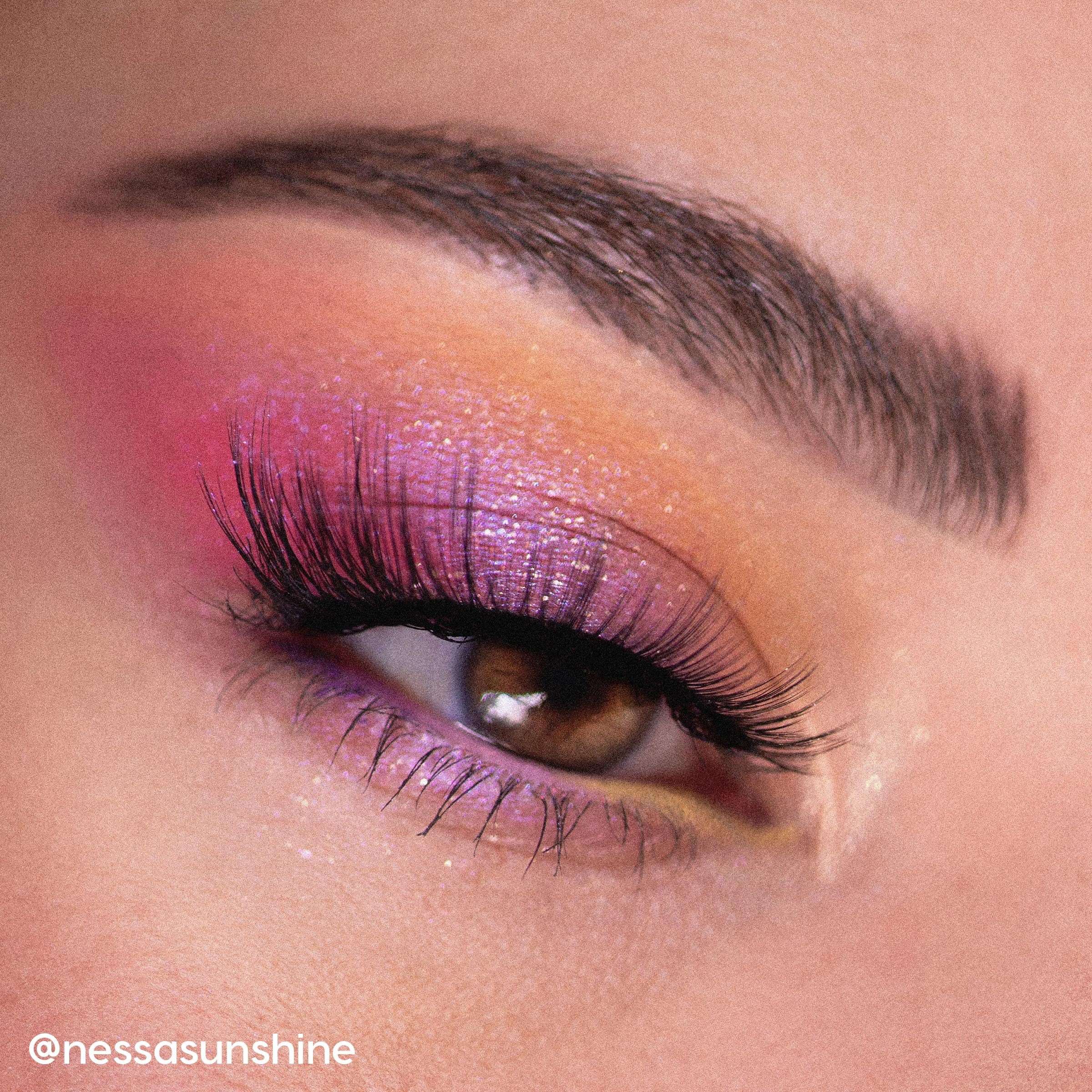 Palette ColourPop Sailor Moon Éclair Crépuscule – tangerine vif pour un regard audacieux.