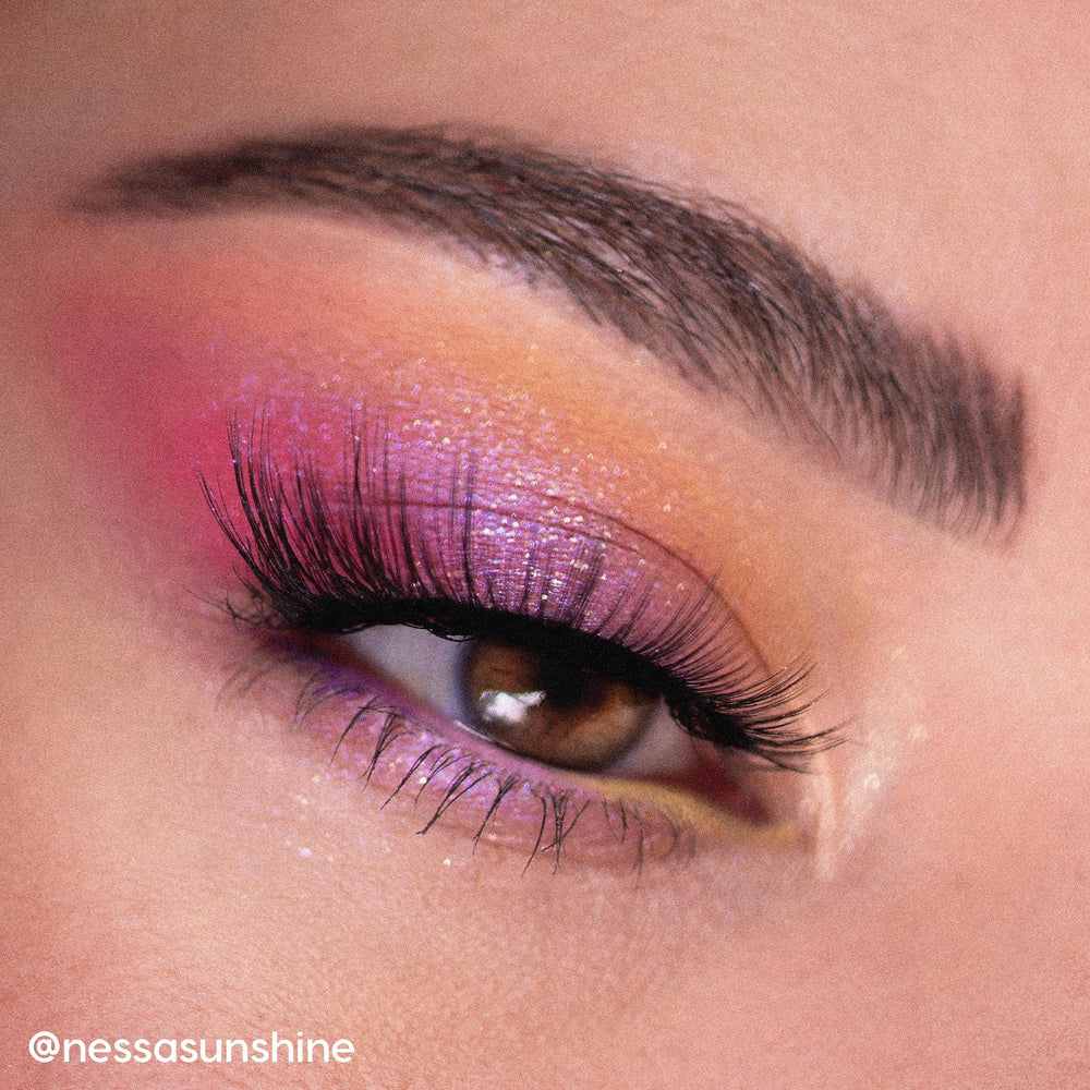 Palette ColourPop Sailor Moon Éclair Crépuscule – tangerine vif pour un regard audacieux.