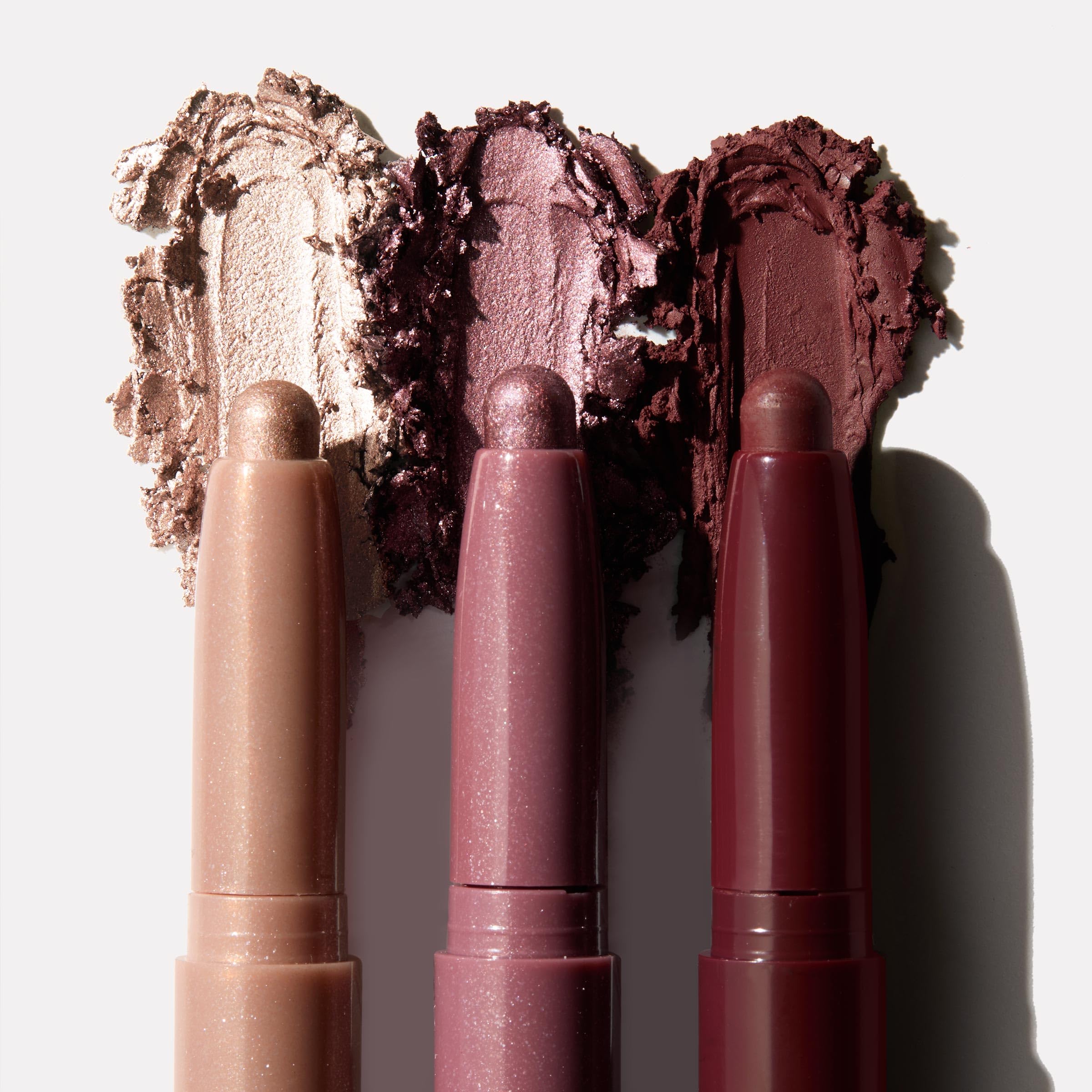ColourPop Shadow Stix next-spot-ombre : définition rapide et tenue durable sur les paupières.