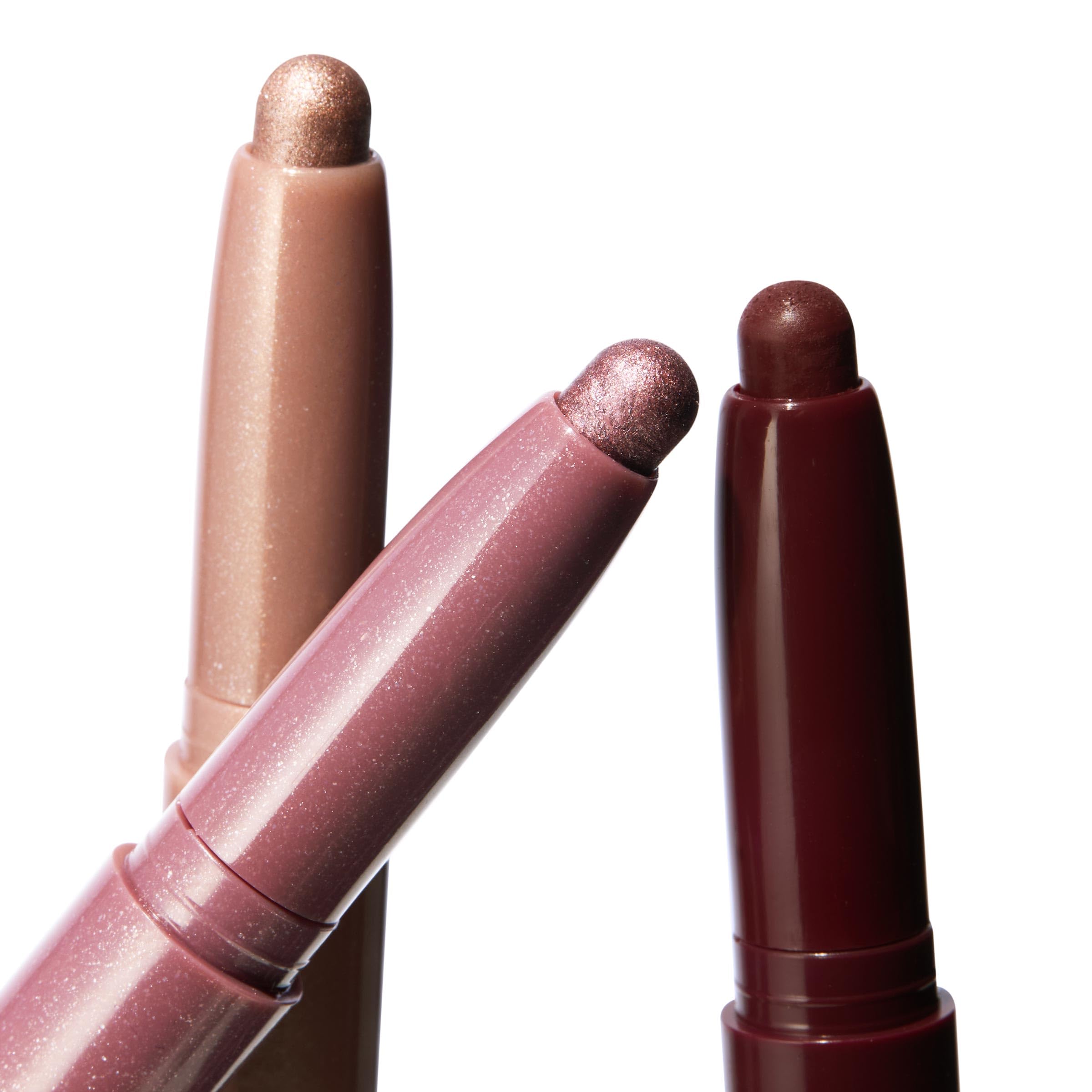 ColourPop Shadow Stix précision-taille-crayon : précision accrue pour des traits nets.