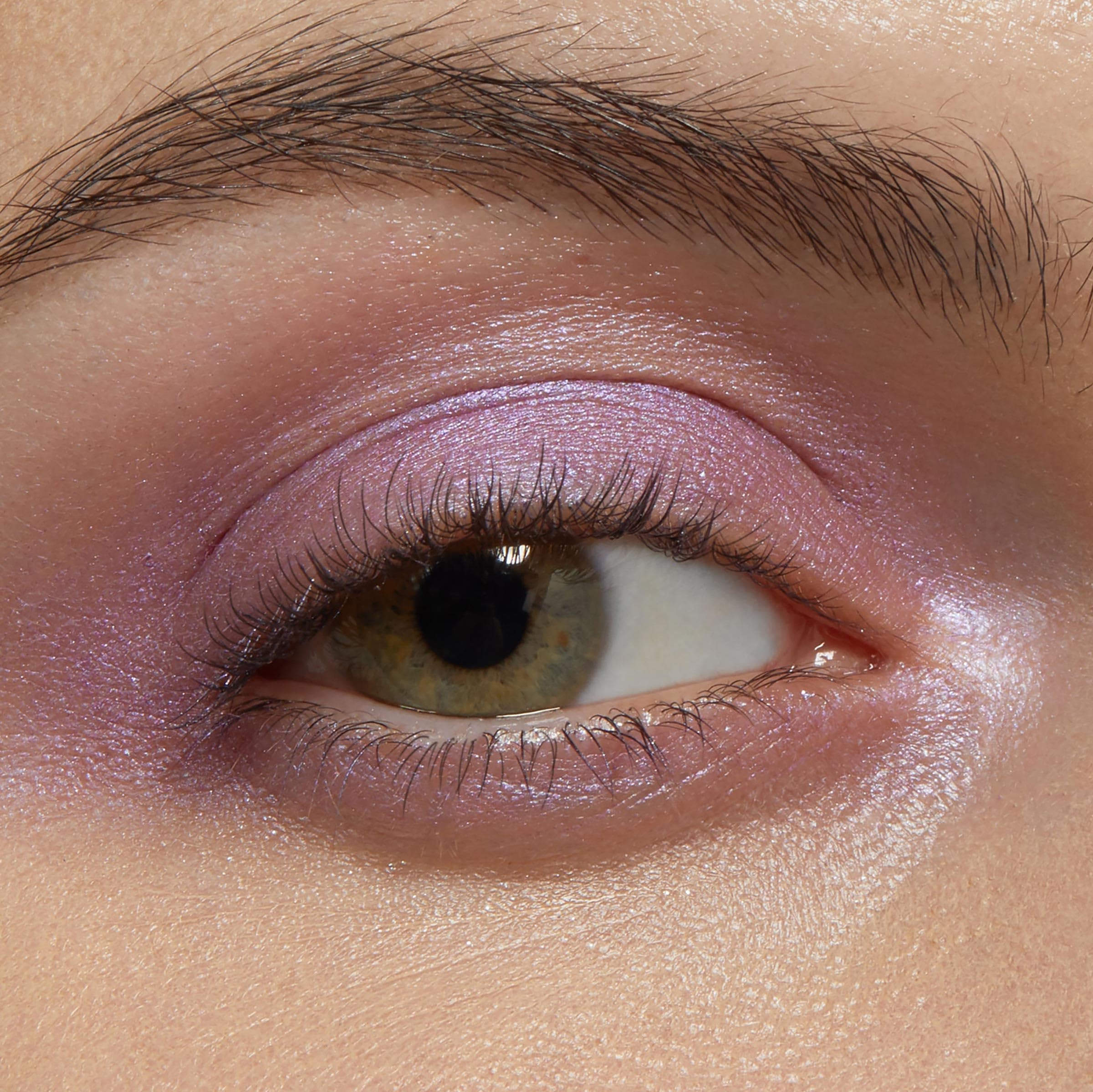 Shadow Stix ColourPop taille-crayon intégré assure une pointe précise et nette.