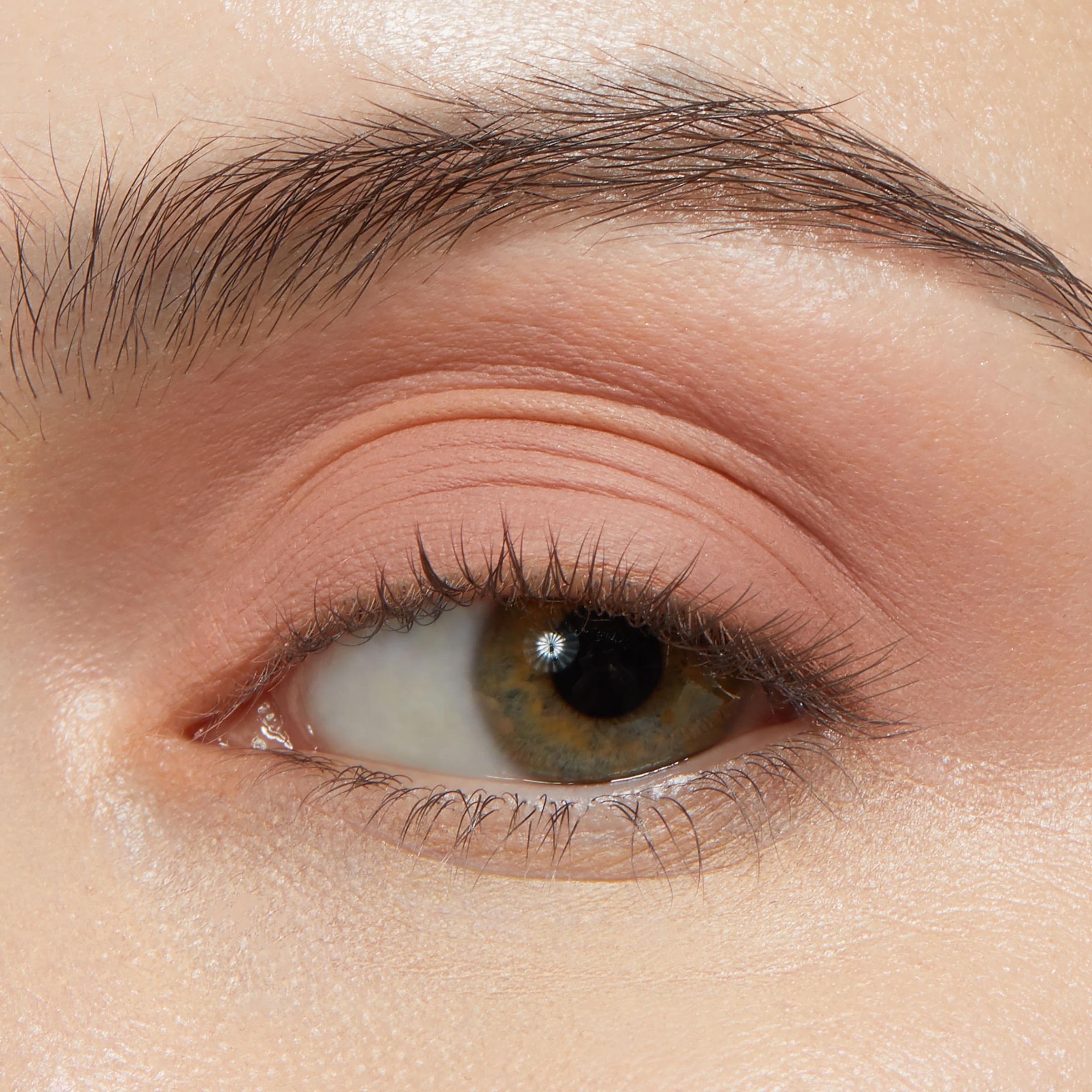 Shadow Stix trait-yeux : tracé précis et définition nette.