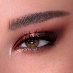 Swatch rapproché ColourPop Smoke N Roses montrant une tenue durable.
