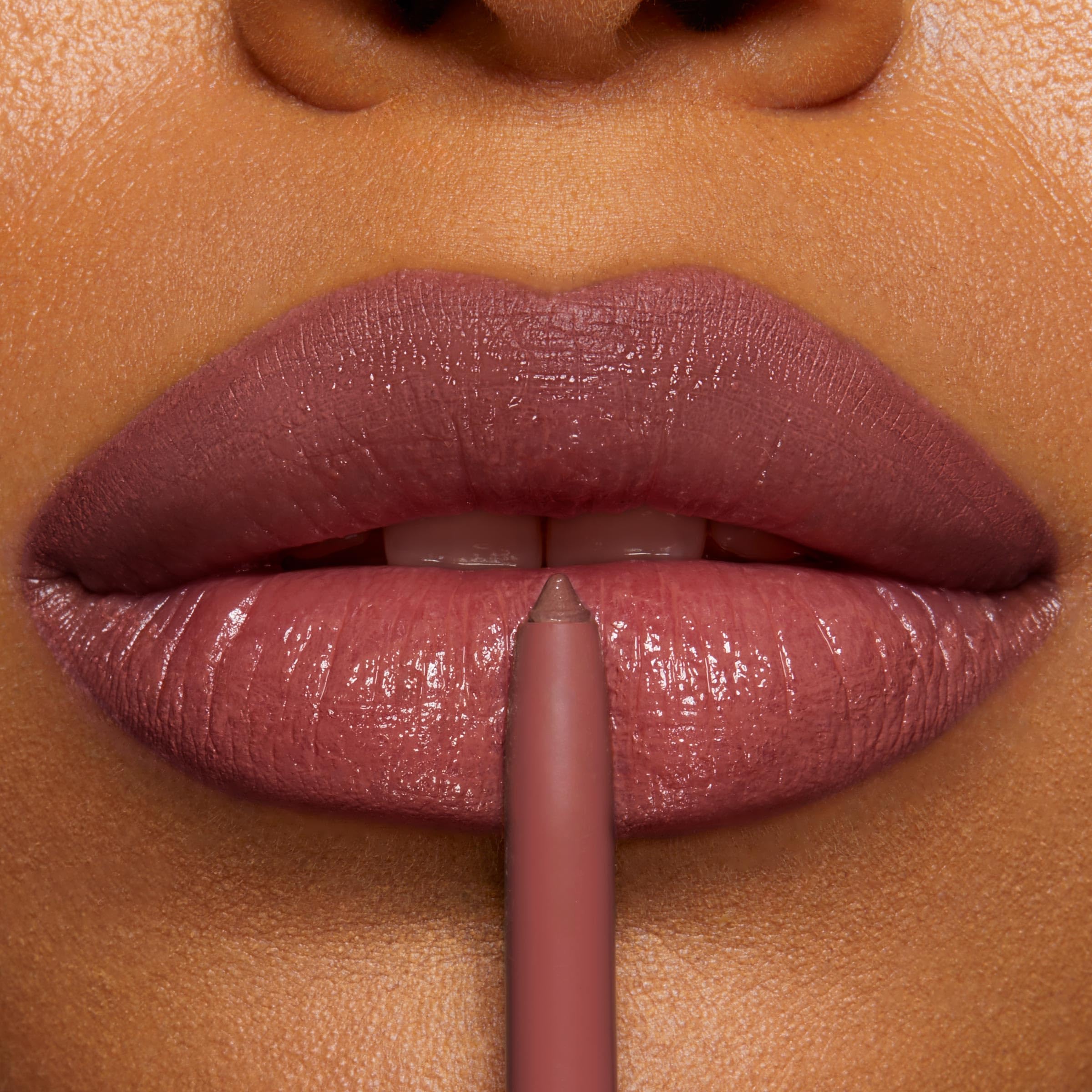 Crayon ColourPop So Juicy Lip Liner, formulation non testée sur les animaux, parfait pour le look quotidien.