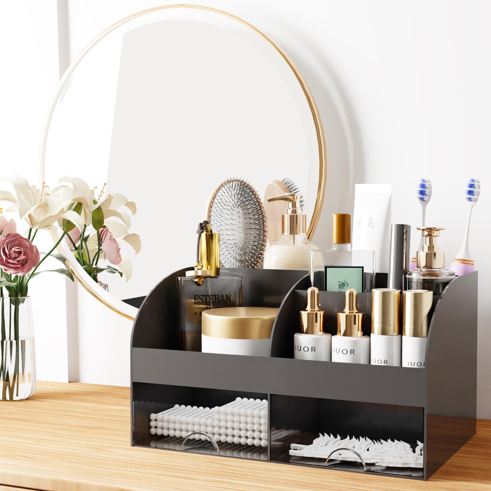 COMFYROOM organise les vernis et brosses pour un rangement sûr et visuel.