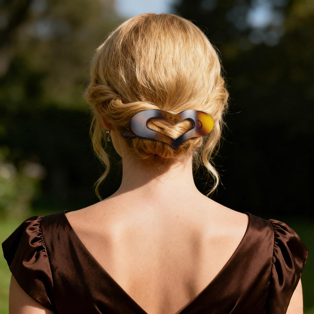 Clip Comott plat-coeur-tortue-moyen fixé au bureau pour une tenue fiable.