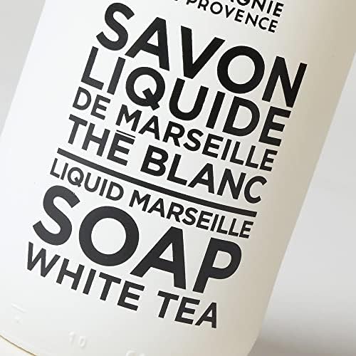 Notes de thé blanc et agrumes promettant une fragrance fraîche et raffinée.