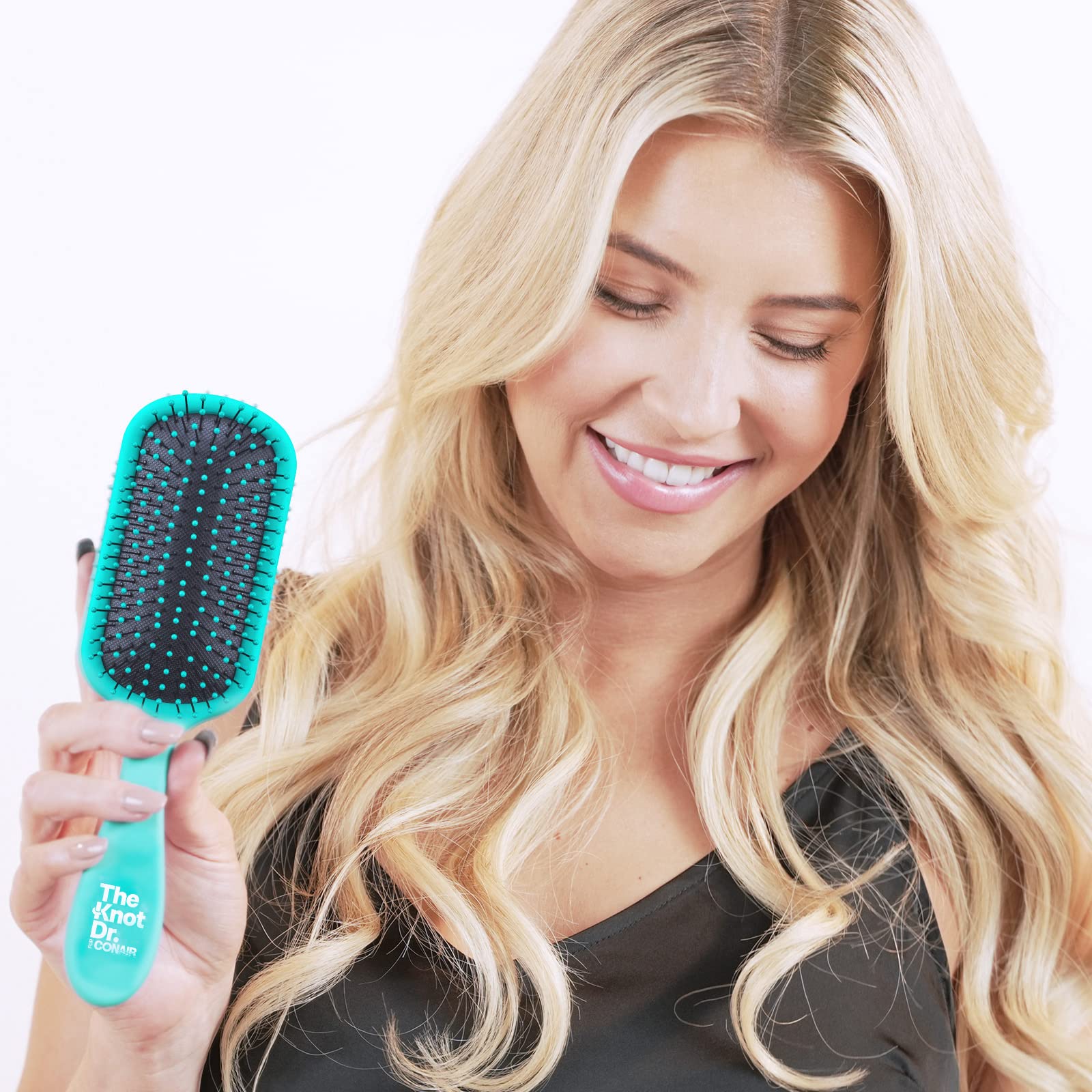 Knot Dr de Conair, outil pro pour routine capillaire efficace.