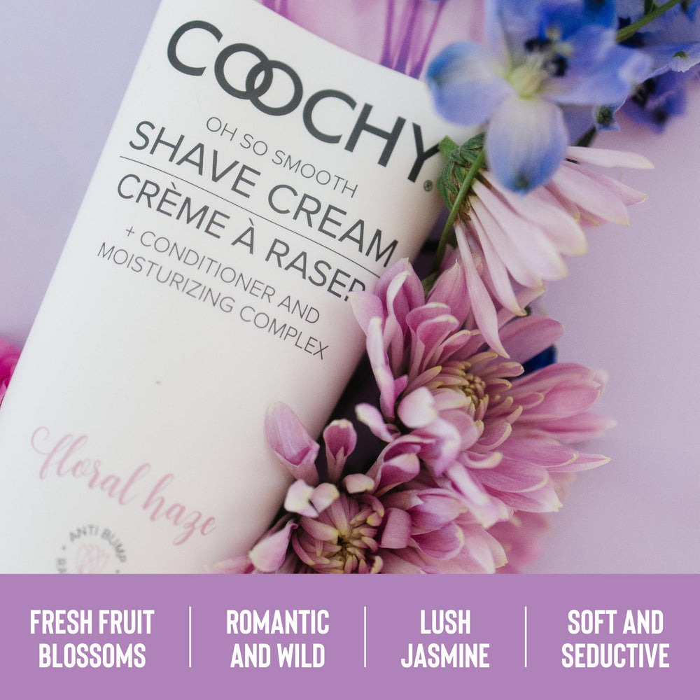 Utilisation des aisselles avec Coochy Shave Cream pour peau douce et hydratée.