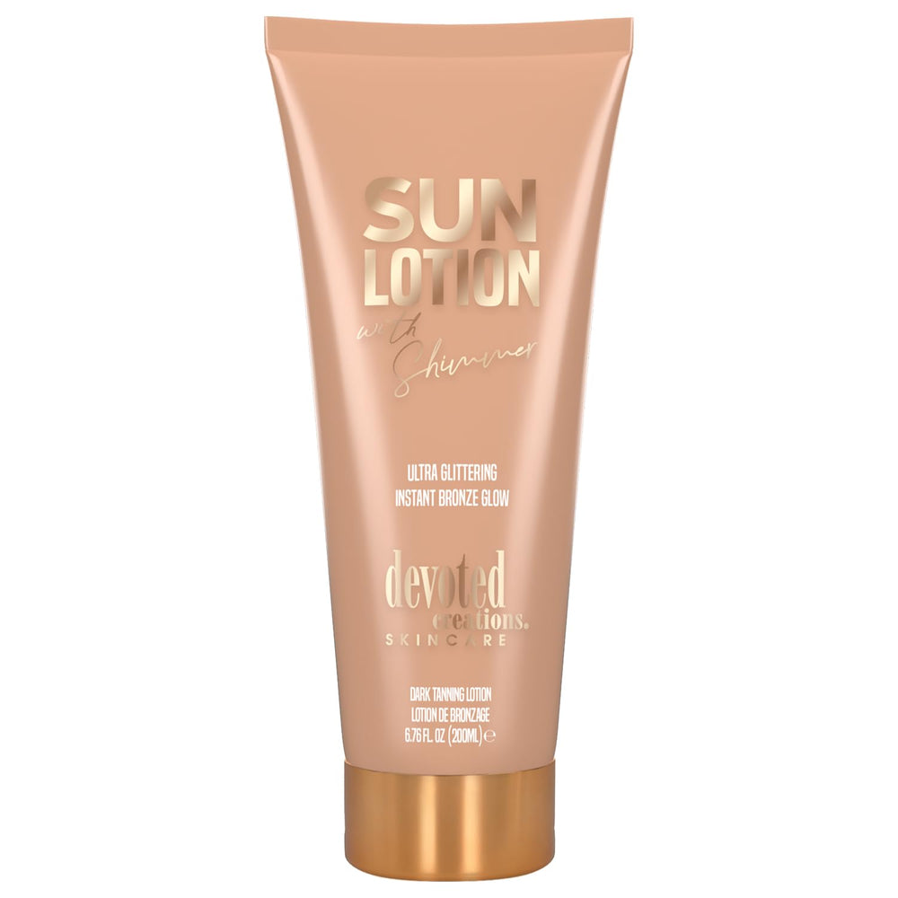 CosmoSun par Cosmopolitan - bouteille scintillante pour bronzer instantané lors d'une soirée.