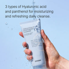 Texture mousse riche du nettoyant Hydrium offrant une sensation agréable.