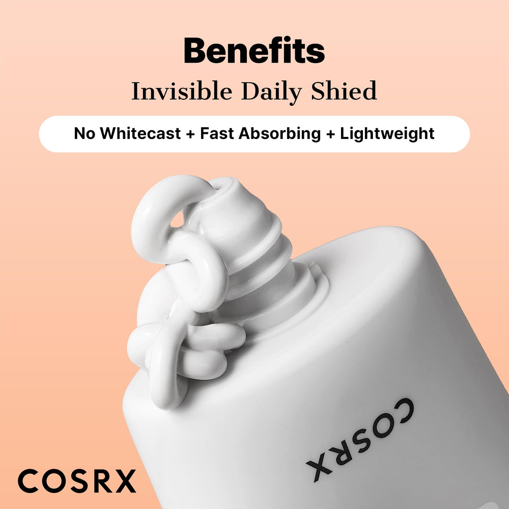 Application du solaire COSRX avant le maquillage pour une peau prête.