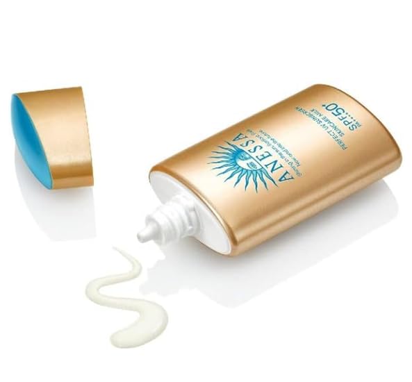 Texture-lait-crème Anessa, douceur veloutée et application facile.