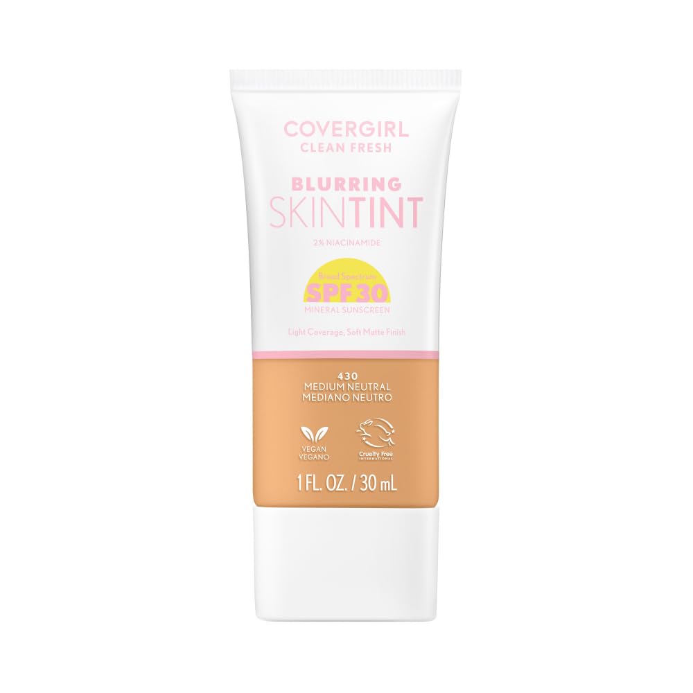 CoverGirl Clean Fresh Blurring Skin Tint, bouteille pompe, offre une texture légère et fluide.