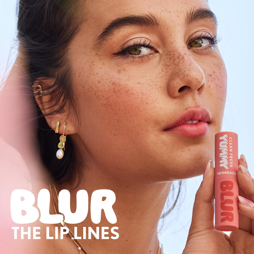 COVERGIRL Clean Fresh Yummy Blur : fini mat enveloppant sur les lèvres