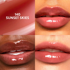 Texture glassy du COVERGIRL Yummy Gloss sur les lèvres pour un fini lisse.