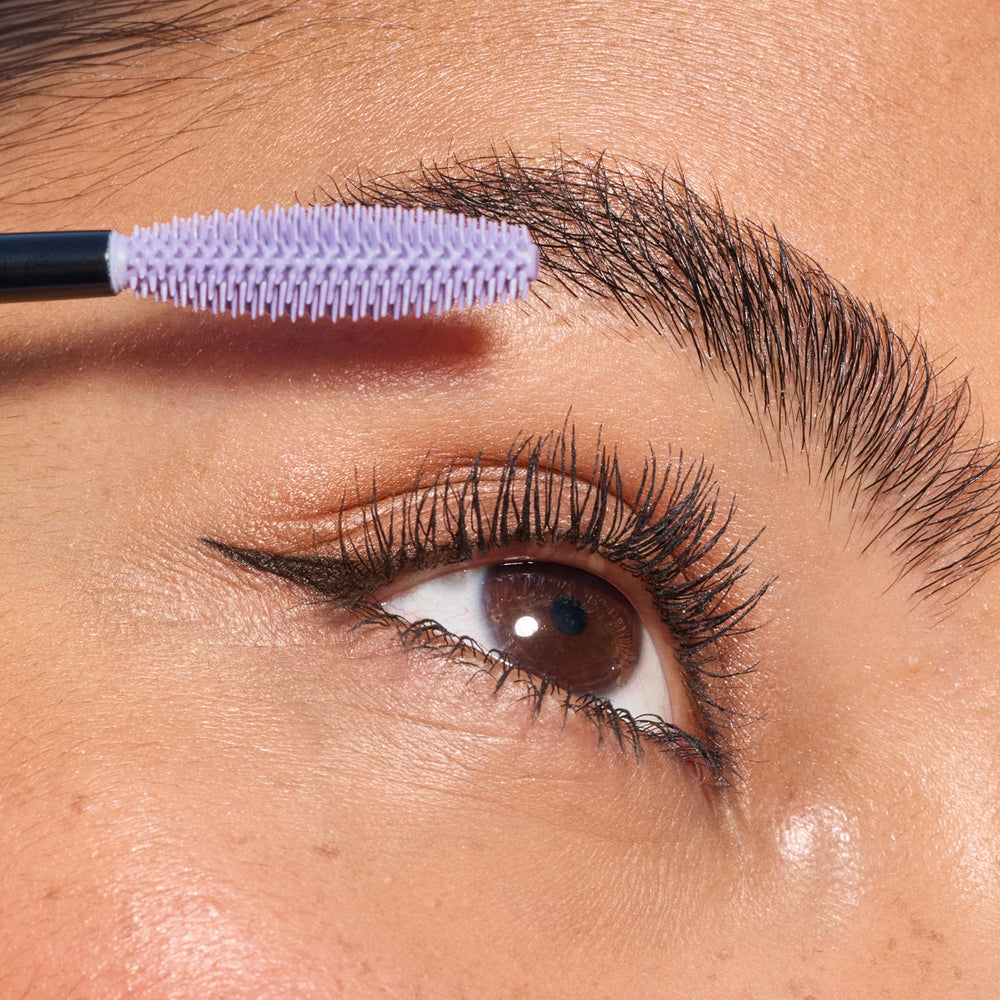 Conditionne les cils et améliore leur apparence visuelle.