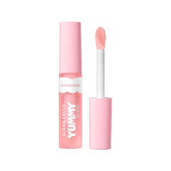 COVERGIRL lip gloss sur lèvres brillantes et hydratées, effet glassy.