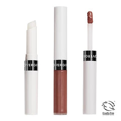 Lèvres affichant une tenue jusqu'à 24 heures avec COVERGIRL Outlast.