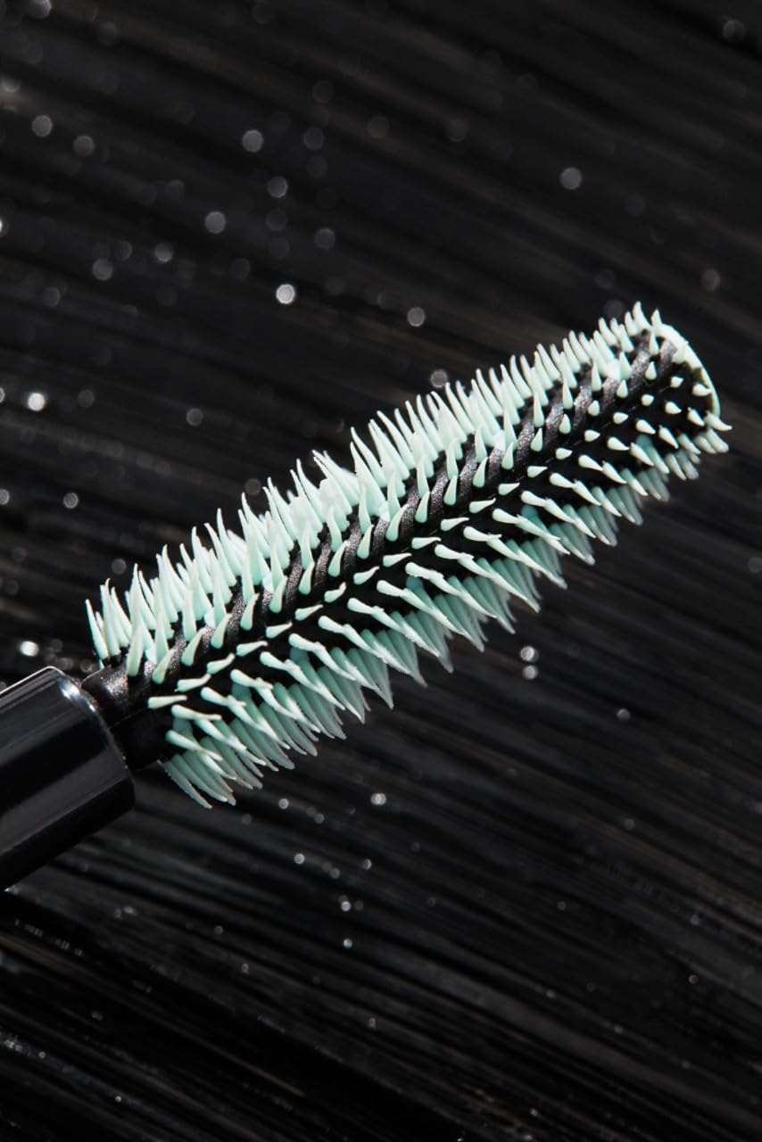 COVERGIRL Perfect Point Plus Eyeliner Noir Onyx : regard net et défini.