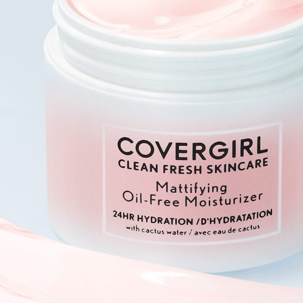 COVERGIRL Clean Fresh, pompe-doseur pratique pour une application précise.
