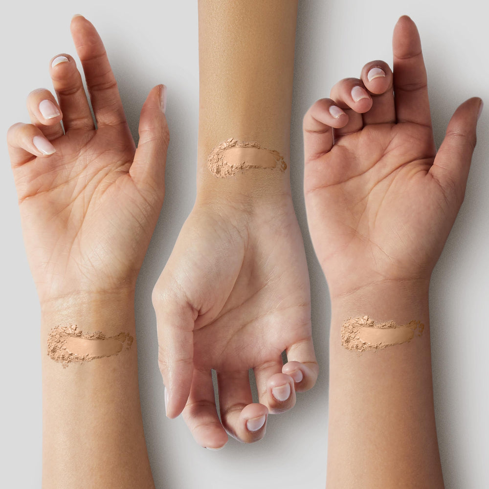 Covergirl Poudre Pressée Crème Naturelle, contrôle la brillance pour un teint frais.