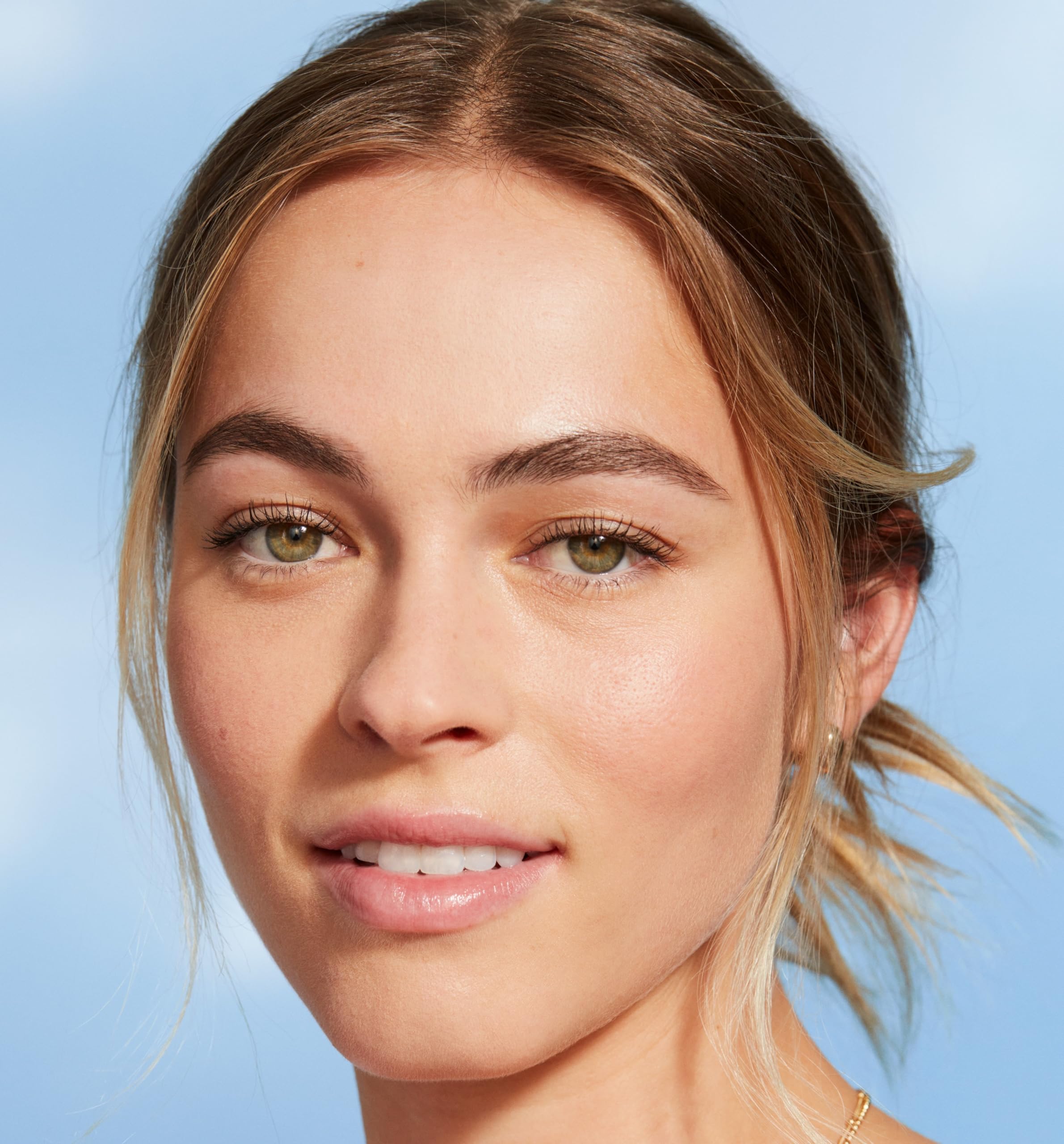COVERGIRL Poudre pressée lumière naturelle : éclat discret et délicat.
