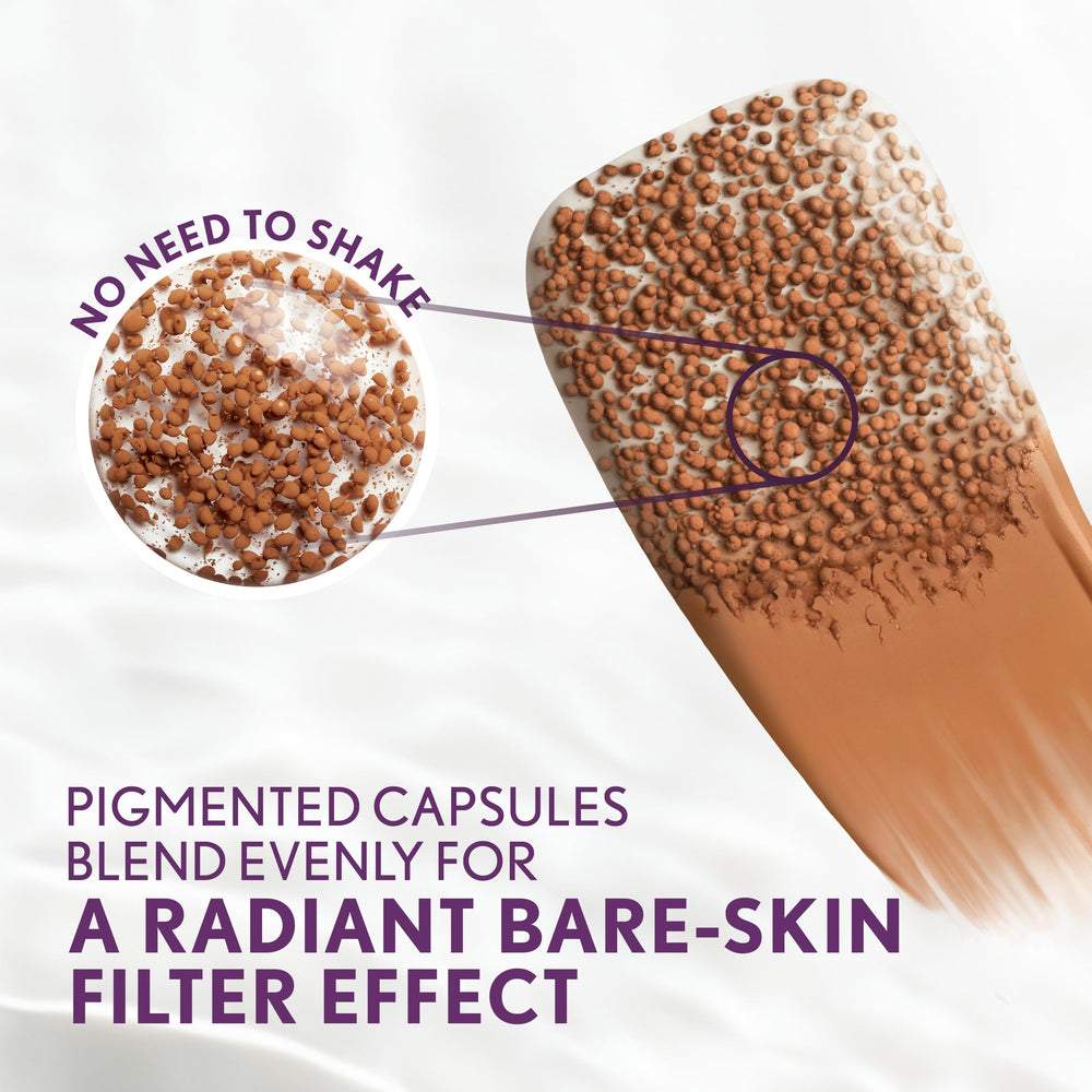 Aspect peau nue et éclat sain grâce à Covergirl Simply Ageless.