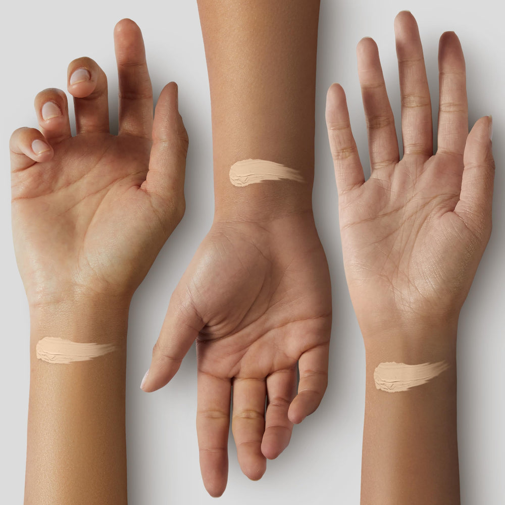 Texture crèmeuse du correcteur COVERGIRL pour une peau lisse et hydratée.