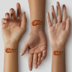 Texture satinée COVERGIRL truBLEND qui glisse facilement pour un look léger.
