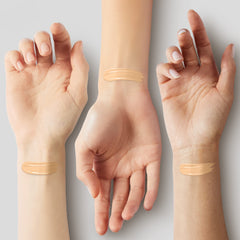 Texture légère COVERGIRL TruBlend Undercover qui glisse pour un fini naturel.