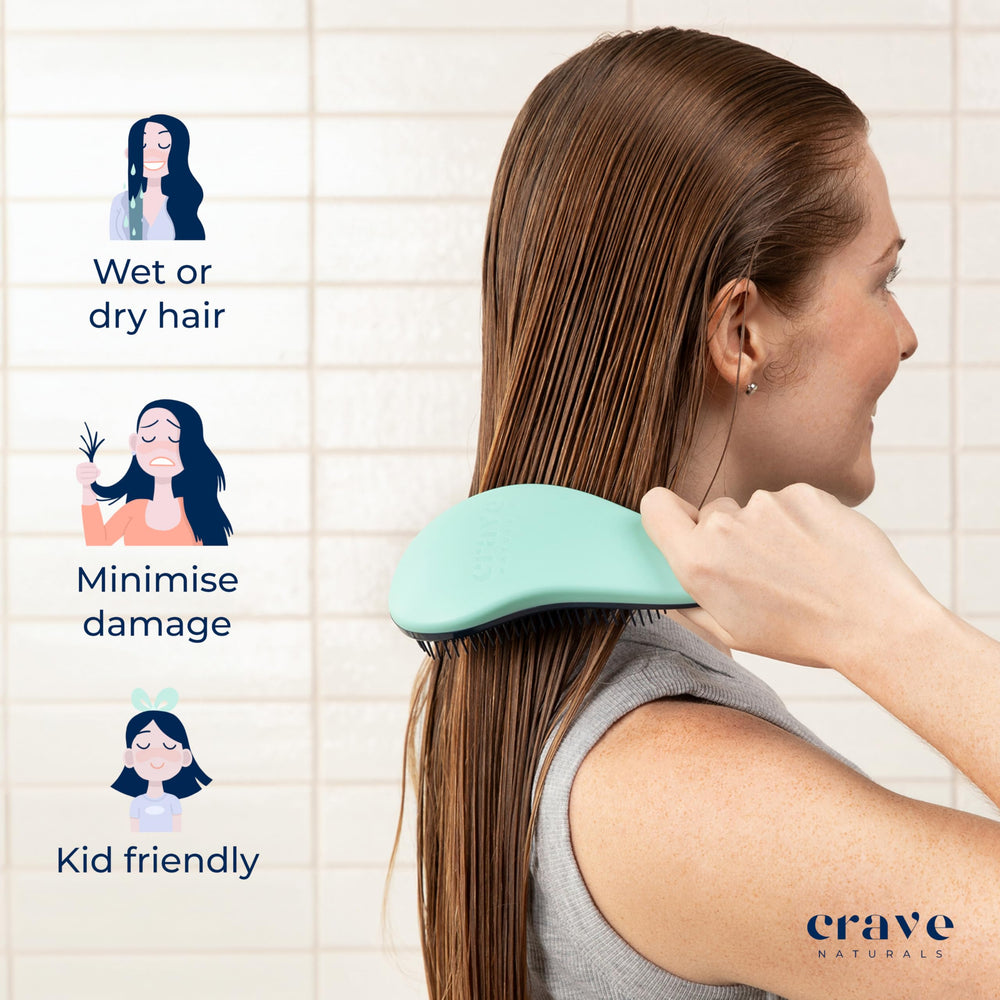 Brosse Crave Naturals Biggie Glide Thru légère et facile à prendre en main.