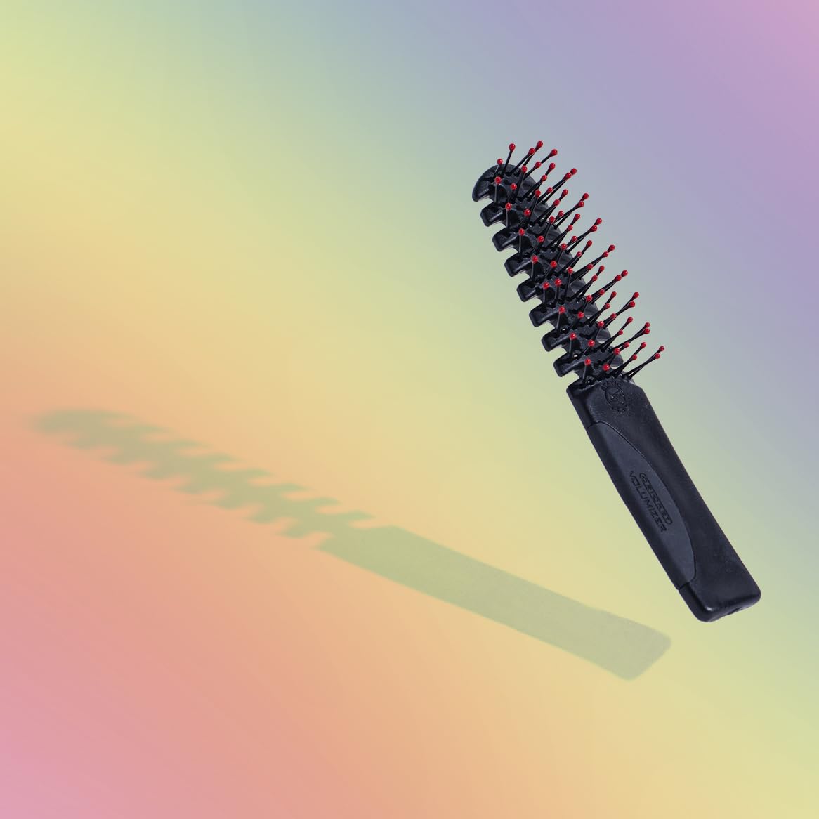 Brosse Cricket anti-frisottis éliminant les frisottis pour une chevelure lisse.