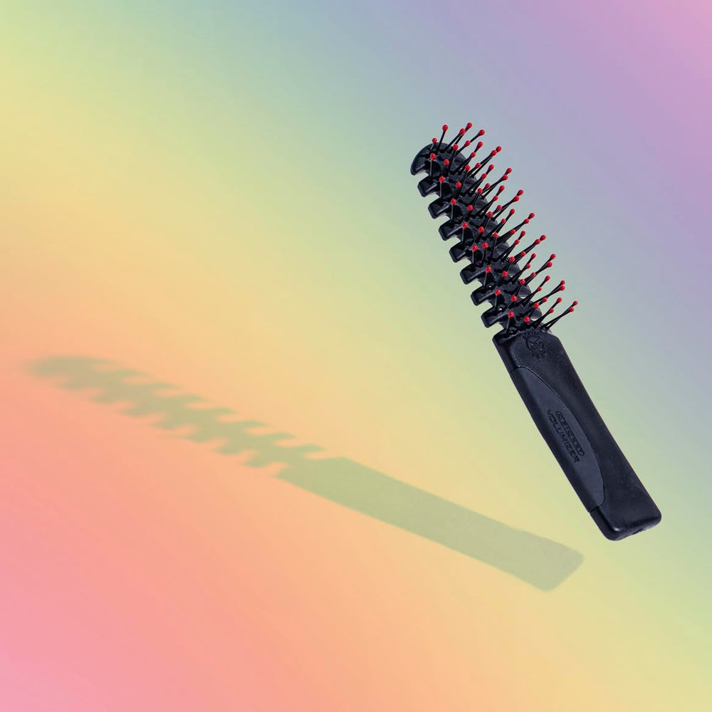 Brosse Cricket anti-frisottis éliminant les frisottis pour une chevelure lisse.