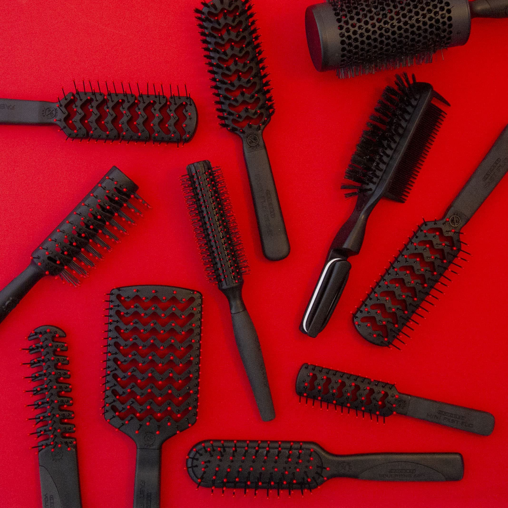 Cricket brosse tunnel motif poils évasés apportant volume.