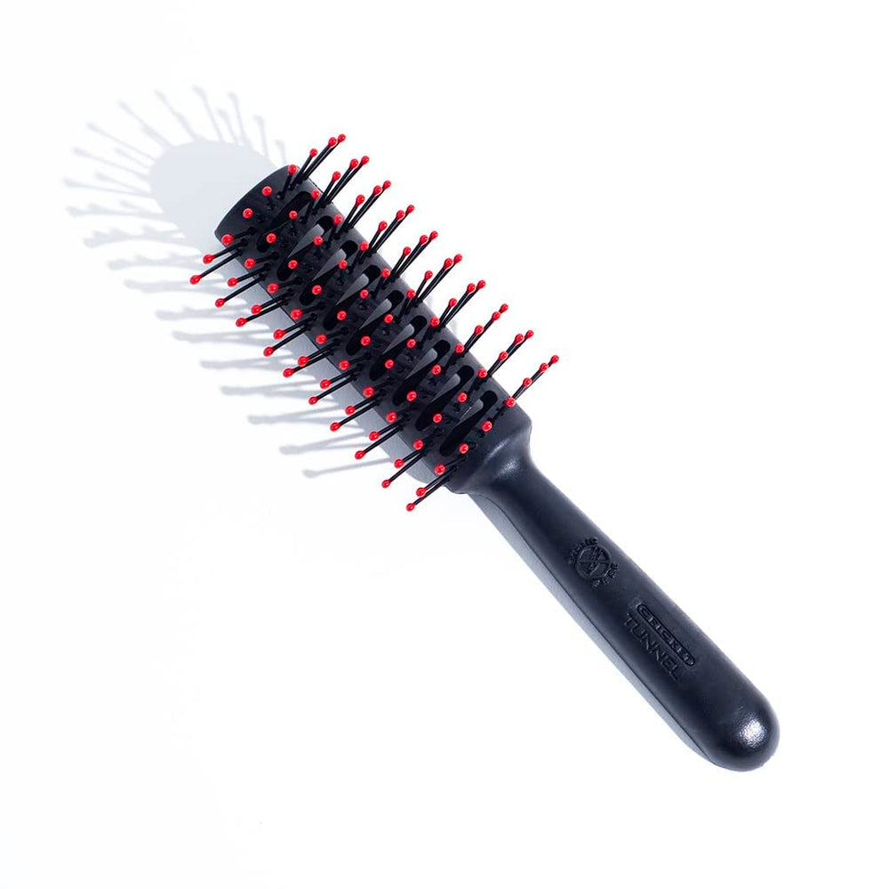 Cricket brosse tunnel poignée antidérapante pour un contrôle optimal.