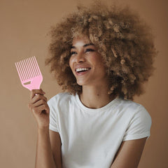 Cricket peigne-cheveux coco-keratine rose, nourrit et lisse les longueurs.