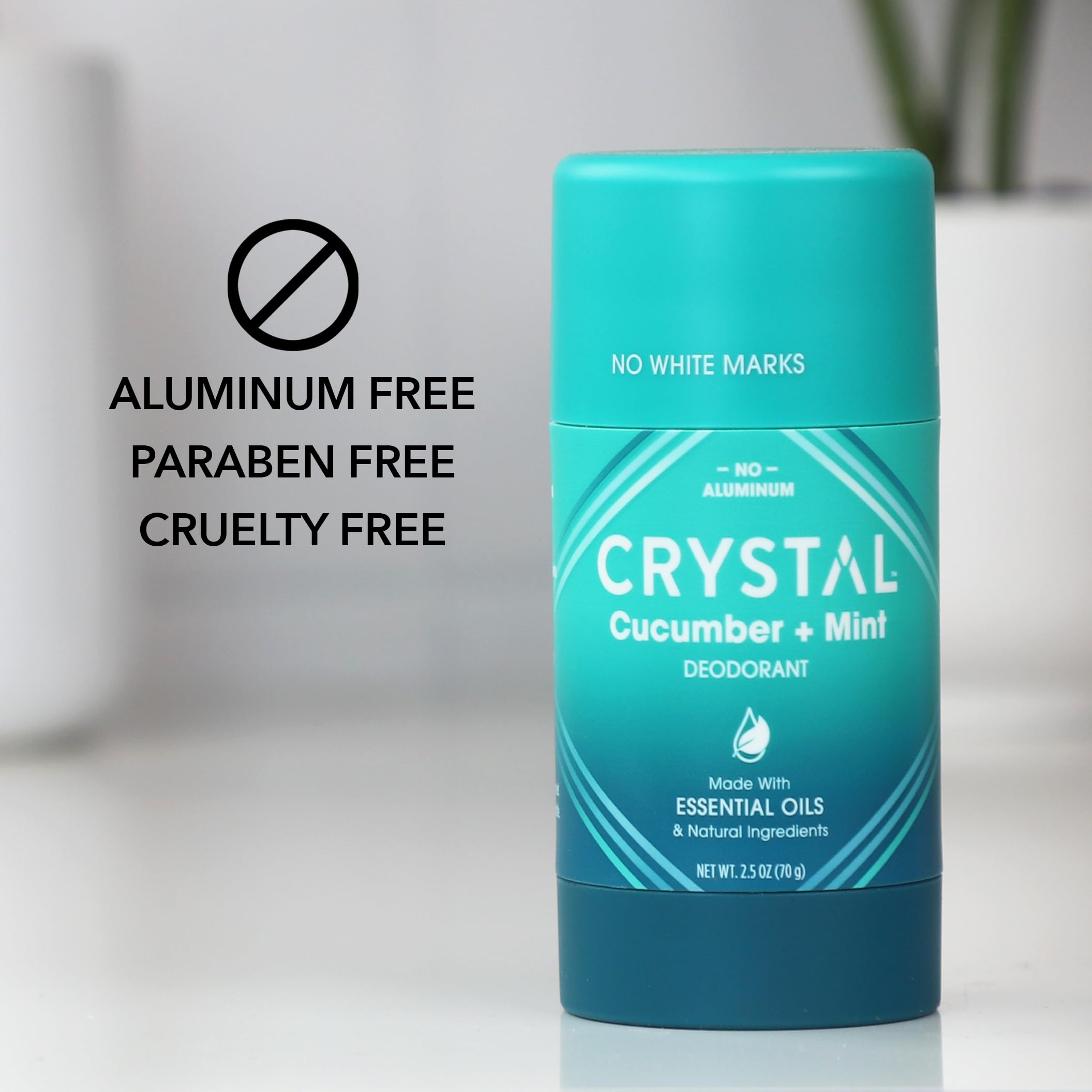 Crystal Essence déodorant concombre-menthe, sensation fraîche et légère au quotidien.