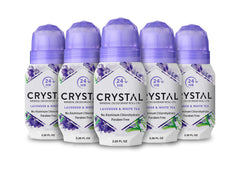 Crystal Essence déodorant roll-on lavande-thé blanc, bouteille prête à l'emploi pour une fraîcheur durable.