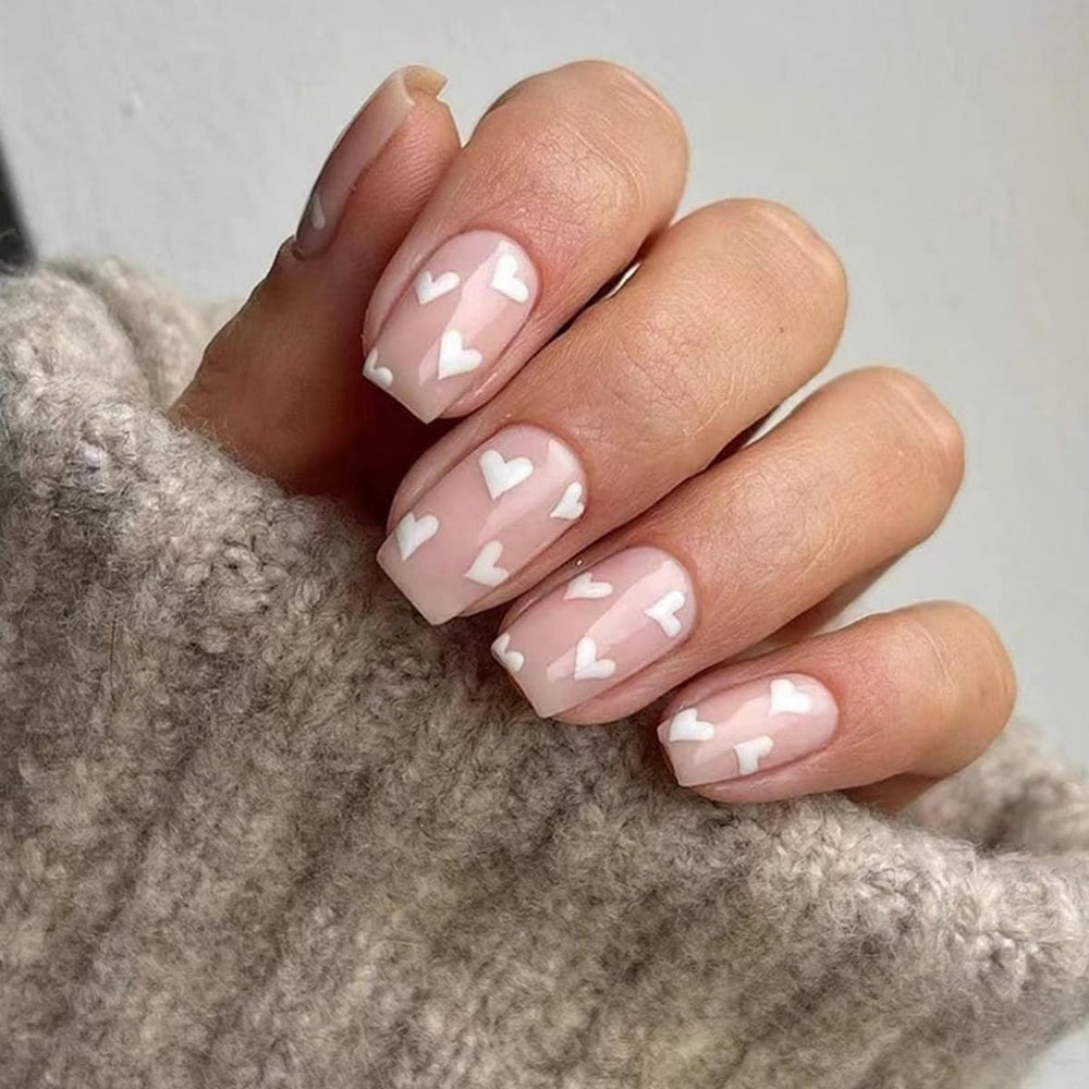 CTTHNBD ongles rouges avec cœur, idéal pour les occasions spéciales.