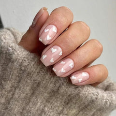 CTTHNBD ongles rouges avec cœur, idéal pour les occasions spéciales.