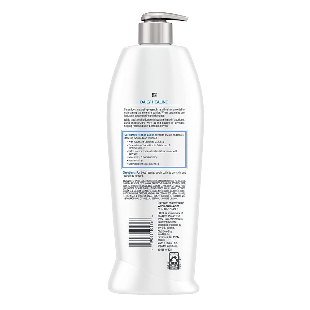 Mains appliquant la crème Curel, sensation hydratante et agréable.