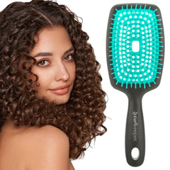 Curl Keeper Flexy démele les nœuds en douceur sous la douche.