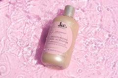 Texture crème Curlessence hydratante: boucles douces et faciles à démêler.