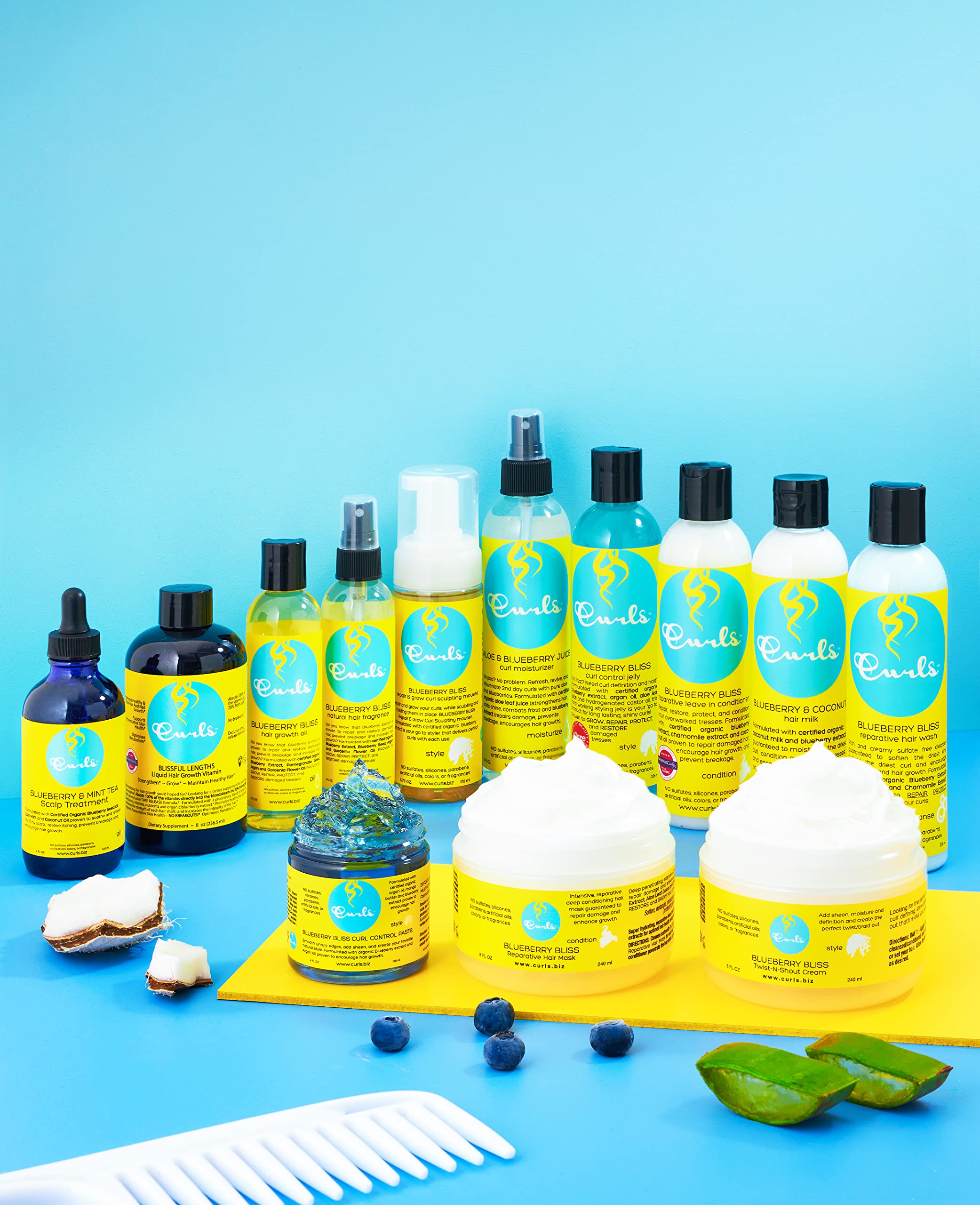 Soin quotidien possible pour cheveux abîmés avec le masque réparateur Blueberry Bliss.