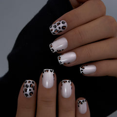 Ongles Curvlife à finition gel brillant, look léopard apricot.